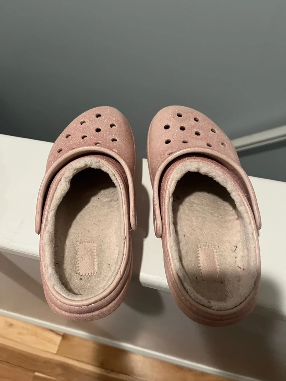 CROCS J2 Size 2 Kids Sparkle Pink Faux-Fur Lined Clog